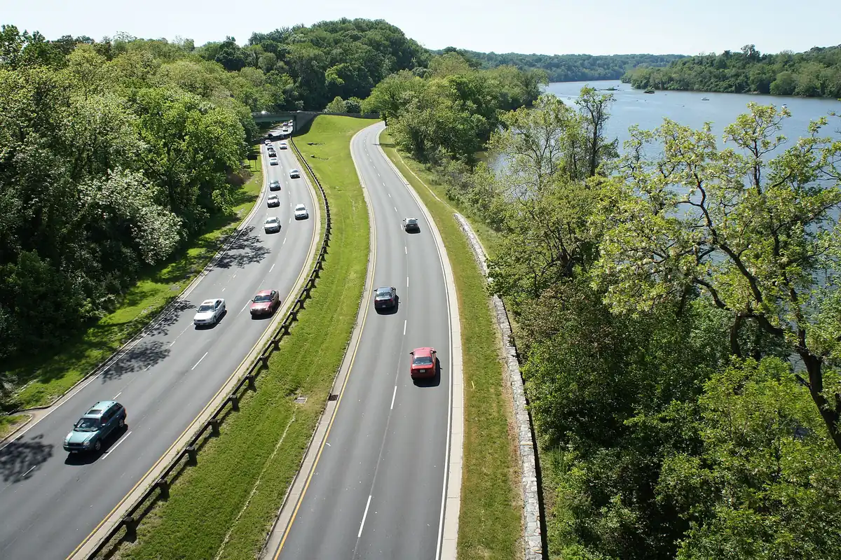 George Washington Memorial Parkway curving through green woods above the Potomac River near Rosslyn, Virginia