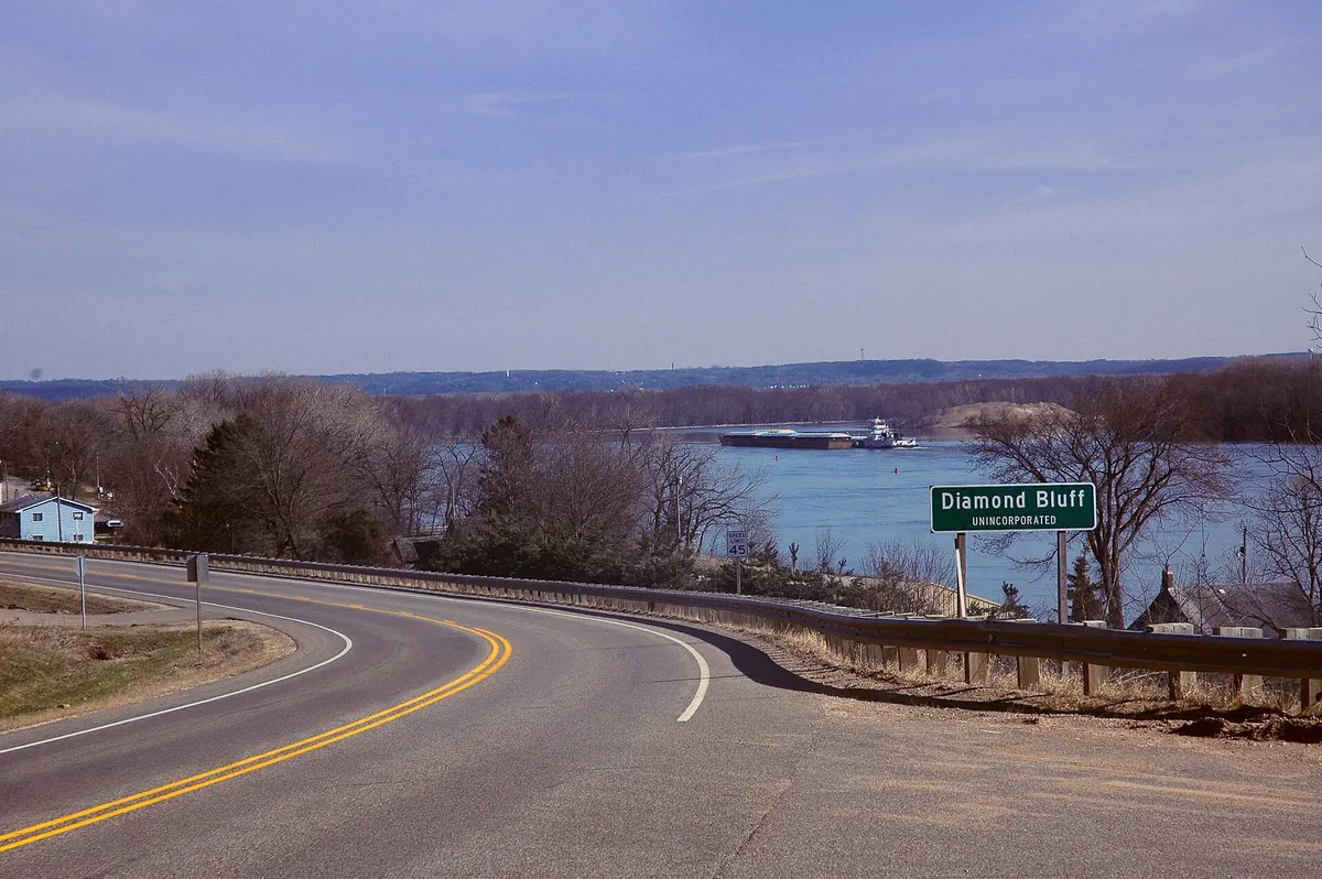 Wisconsin Highway 35 curving into Diamond Bluff beside the Mississippi River